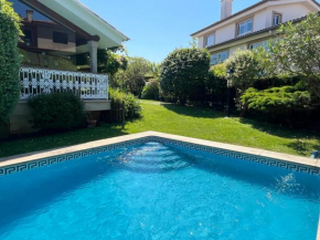 Exclusiva casa con piscina en playa de Canido